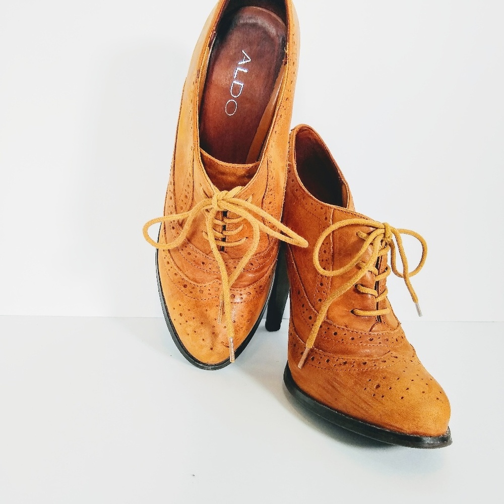 Tan Aldo laced heels!